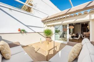 Arriola Penthouse by Pineapple Homes