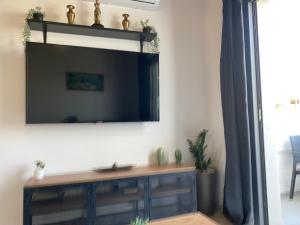 Seaside Two Bedroom Deluxe Flat in Tourist Area