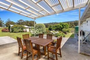Lemonade by the Beach - Serene Huon Valley Retreat with Water Views