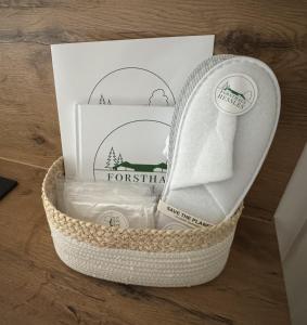 Entspannung im Wald - mit Schwimmbad