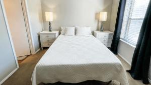 10 Min to Downtown - Pet-friendly, TV with Parking