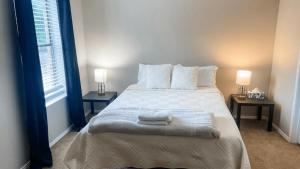 10 Min to Downtown - Pet-friendly, TV with Parking