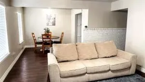 5 Min to Beach and Downtown! Budget Stay, with Parking - Robstown