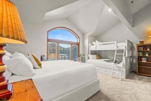 Deer Valley Townhome New Listing Sleeps 20 Free Bus System Near By