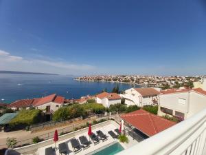 Sea view apartments with heated infinity swimming pool
