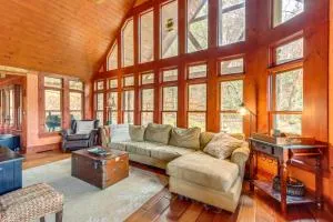 Spacious Georgia Escape Patio with Stunning Views! - Suches