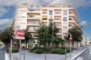 Elegant Condo with Balconies in the Heart of Nice