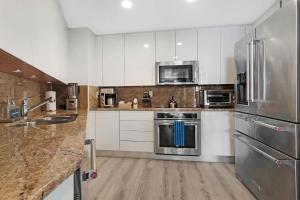 2-Story 3BD Brickell Penthouse Free Parking Heated Pool