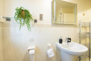 SionStays - Honeysuckle Court