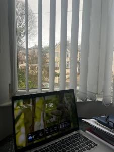 Cozy 2 Bedroom House in Bradford with 2 private car parking and garden