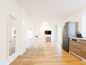 Tolstov Apartments - 1 Room Apartment - Balcony - 25 Min to Messe DUS