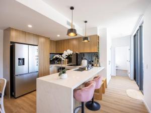 2 Beds Apt Walk to Shops and Trails 12 Mins to CBD