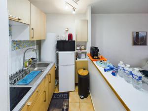 lAigle Royal de Paris, Gare, parking et terrasse