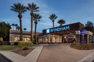 Wyndham Tucson Airport Hotel & Conference Center - Тусон