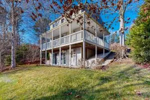 Pond View Getaway - Forestdale