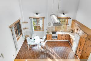 Canarian Villa with Pool 27C, Lovely Patio and Parking