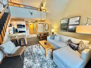 Lutsen Mtn Ski in Ski out Gorgeous Views of Moose Mtn - Hovland