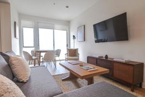 2BR Condo in Santa Monica - Walking Distance to Beach, Dining, Shopping & Promenade