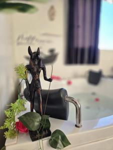 Pyramids view apartment