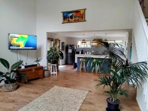 THE TAJ- Loft on Russel Island