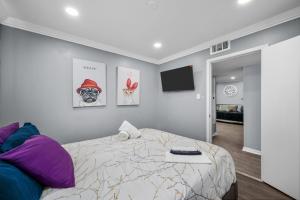 Chic 2BR Haven in Midtown - Prime Location