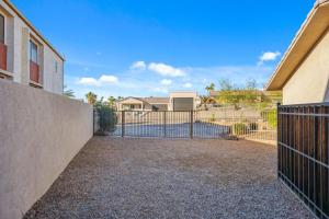 NEW Lakeside Hideaway Spa Game Room Firepit