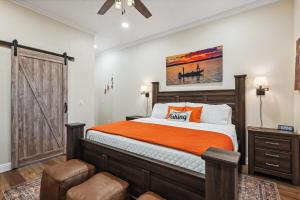 NEW Lakeside Hideaway Spa Game Room Firepit