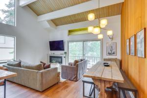 8 Mi to Northstar Slopes: Tahoe Gem w Fireplace