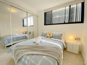 2BR Apartment in Rockdale Near Airport & Train Station