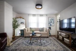 Walkable to Everywhere in Little Italy- Near CWRU and Cleveland Clinic Main Campus - South Euclid