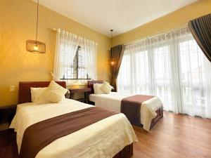 Phòng 2 giường có ban công (Twin Room with Balcony)