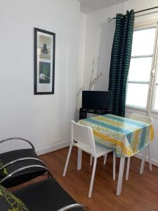 Appartements Studio n•4 en plein coeur de la ville thermal : photos des chambres