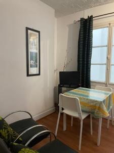 Appartements Studio n•4 en plein coeur de la ville thermal : Appartement 1 Chambre