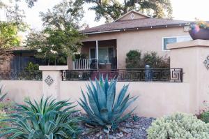 Group Retreat with Hot Tub & Studio