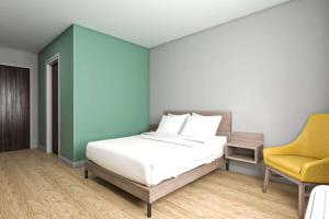 Queen Suite - Non-Smoking room in ECHO Suites Extended Stay by Wyndham Richmond West