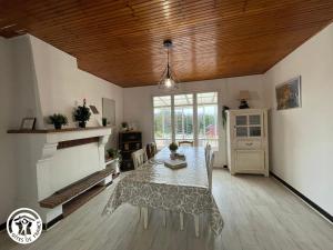 Gîte avec jeux et terrasse à La Guittière - FR-1-426-567