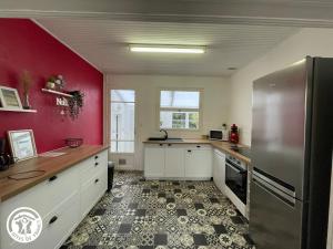 Maisons de vacances Gite avec jeux et terrasse a La Guittiere - FR-1-426-567 : photos des chambres