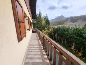 Chalet spacieux avec cheminée et salle de cinéma à Montgenèvre - FR-1-266-242