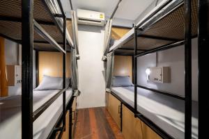 Giường Trong Phòng Ngủ Tập Thể Cho Cả Nam Và Nữ 6 Giường (Bed in 6-Bed Mixed Dormitory Room)