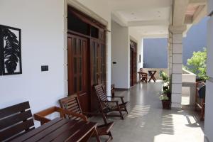 Plantation Surf Inn & Restaurant - Midigama