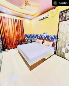HOTEL SRL NEAR Corporate Hub Mahindra Sez