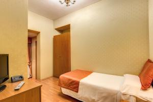 Single Room room in Flower Garden Hotel