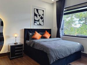 Phòng có giường cỡ King nhìn ra cảnh núi non (King Room with Mountain View)