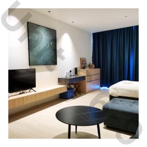 Take 3 Roxy Sematan Beach Apartment " Enjoy - Rest - Relax "