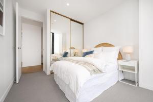Luxury Bay View Apartment