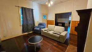 Cozy house close to Everything - Bickley