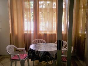 Modern 1-bedroom apartment in Grand Bay - TRY IT!!