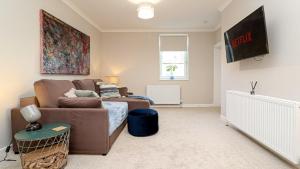 Modern And Cozy Apex Apartment