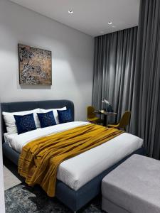 Cosy Studio on the Binghatti Canal