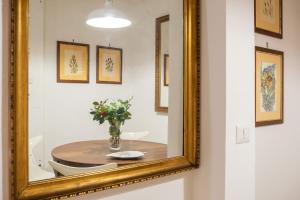 Elegant 2 BDR apartment - 150 mt from Metro A